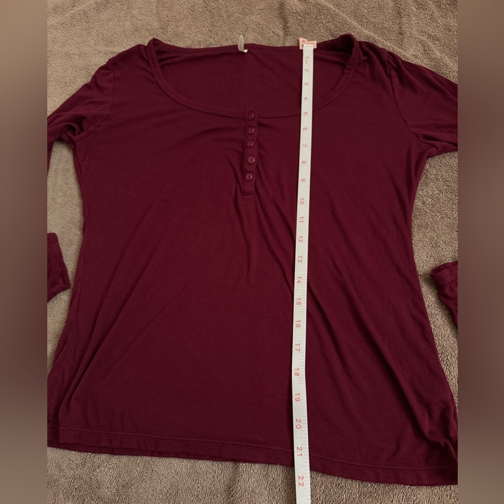 Halara Ribbed Henley Neck Long Sleeve Slim Casual Top in Maroon Banner - Large - Picture 9 of 9